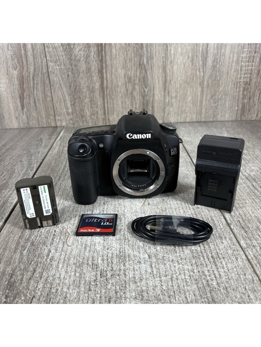 Canon EOS D30 Digital SLR Camera - Black (Body Only), battery,charger, & SD Card
